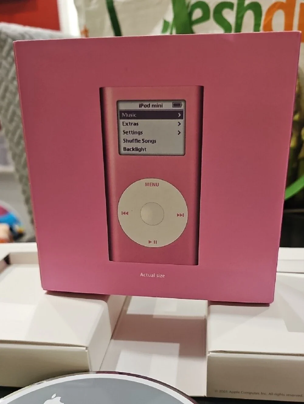 Apple iPod mini Accessory Set with White Cable and Pink Box
